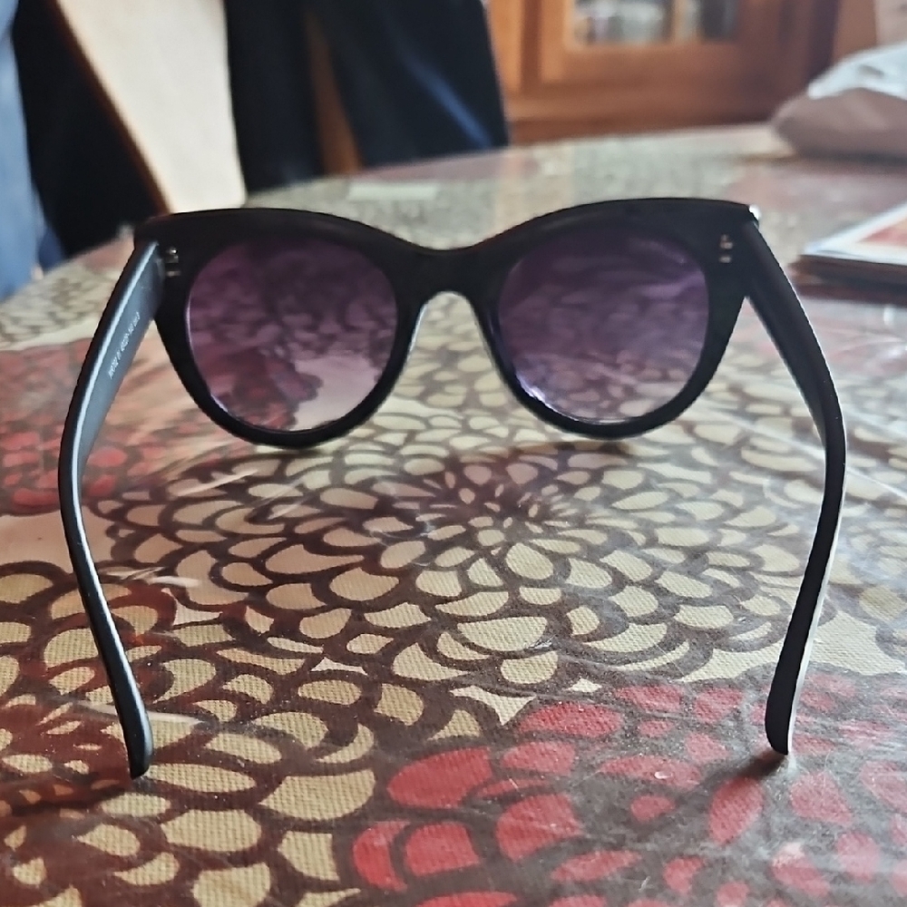 NWOT William Rast Sunglasses - Picture 2 of 5